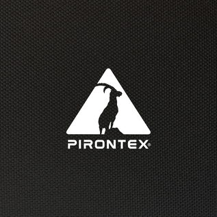 Nahaufnahme eines schwarzen Zeltstoffes, im Vordergrund das weiße Logo von Pirontex