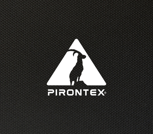 Nahaufnahme eines schwarzen Zeltstoffes, im Vordergrund das weiße Logo von Pirontex